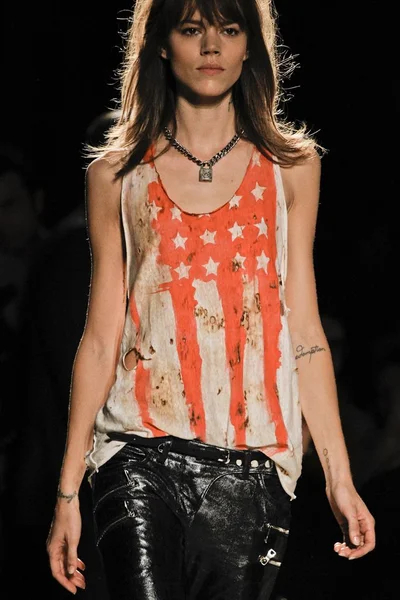 Look 9